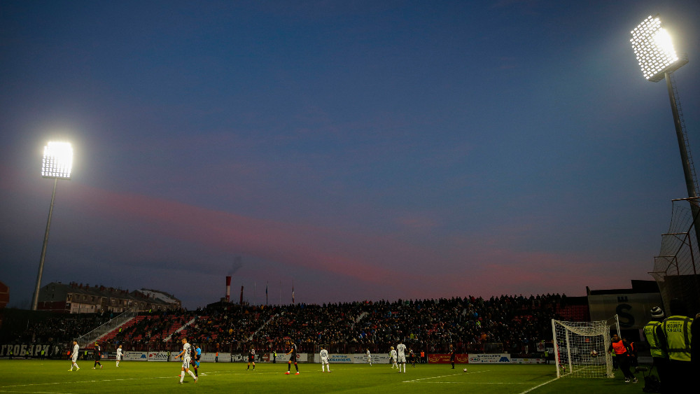 Fudbalerima Mačve odavno kasne plate, a sada neki spavaju na stadionu 1