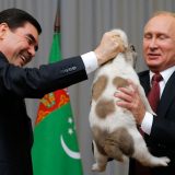 Predsednik Turkmenistana podigao zlatni spomenik psu 6