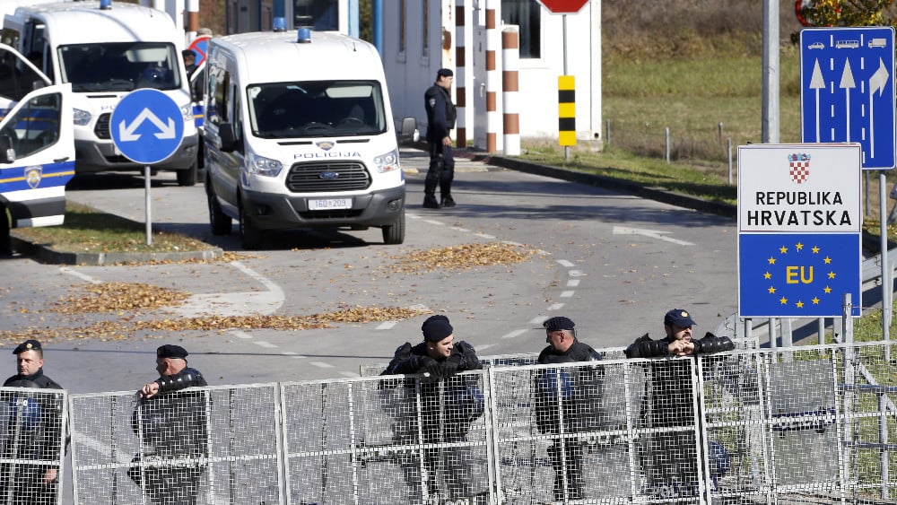Iz hrvatske policije tvrde da migrante u BiH prebacuju po zakonu 1