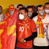 U dresu s brojem 10 premijer Zaev dočekao fudbalere na granici 3
