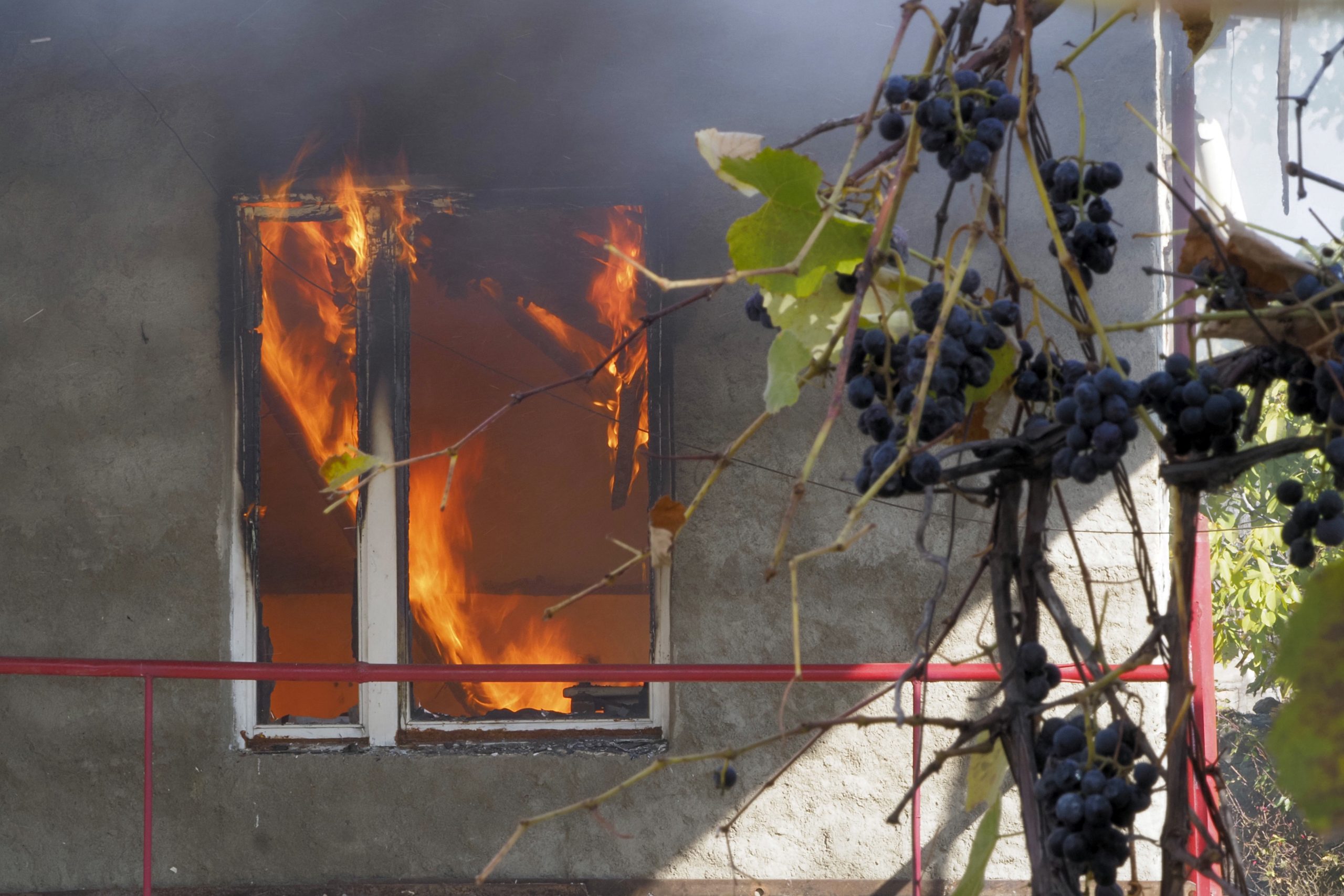 Jermeni u Nagorno-Karabahu pale svoje kuće pre predaje teritorije Azerbejdžanu 1