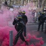 Hiljade na protestima u Francuskoj zbog zabrane slikanja policajaca 1