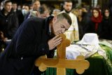 UPOKOJENI PATRIJARH IRINEJ Kovčeg sa telom patrijarha u Hramu, kršenje svih epidemioloških mera (FOTO, VIDEO) 7