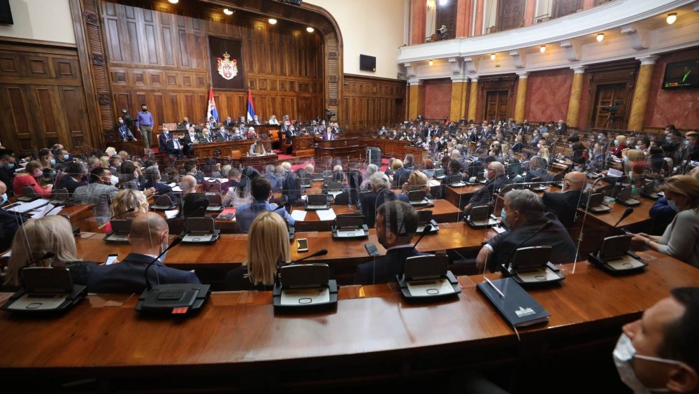 Poslanici vlasti najavili podršku novim zaduženjima Srbije vrednim 700 miliona evra 1