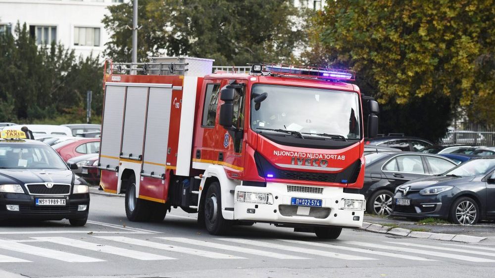 Gorelo smeće kod Gazele, nadvio se gust dim 1