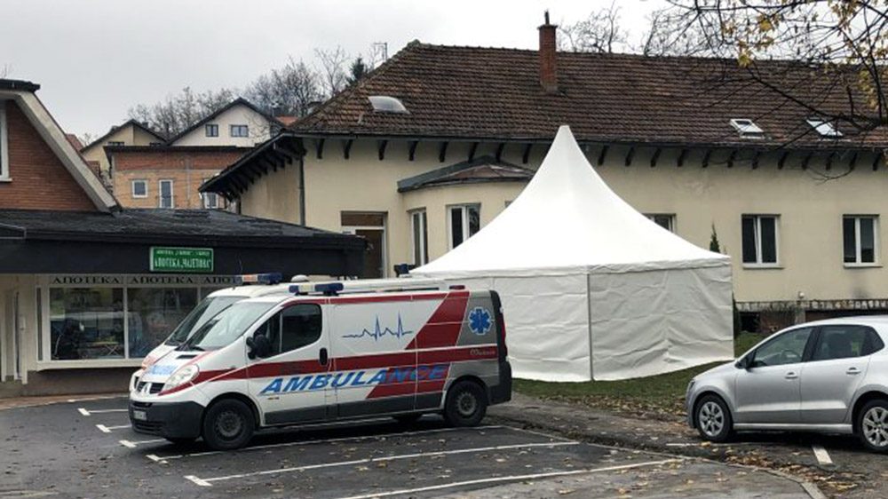 Šator-čekaonica ispred kovid ambulante u Čajetini 1