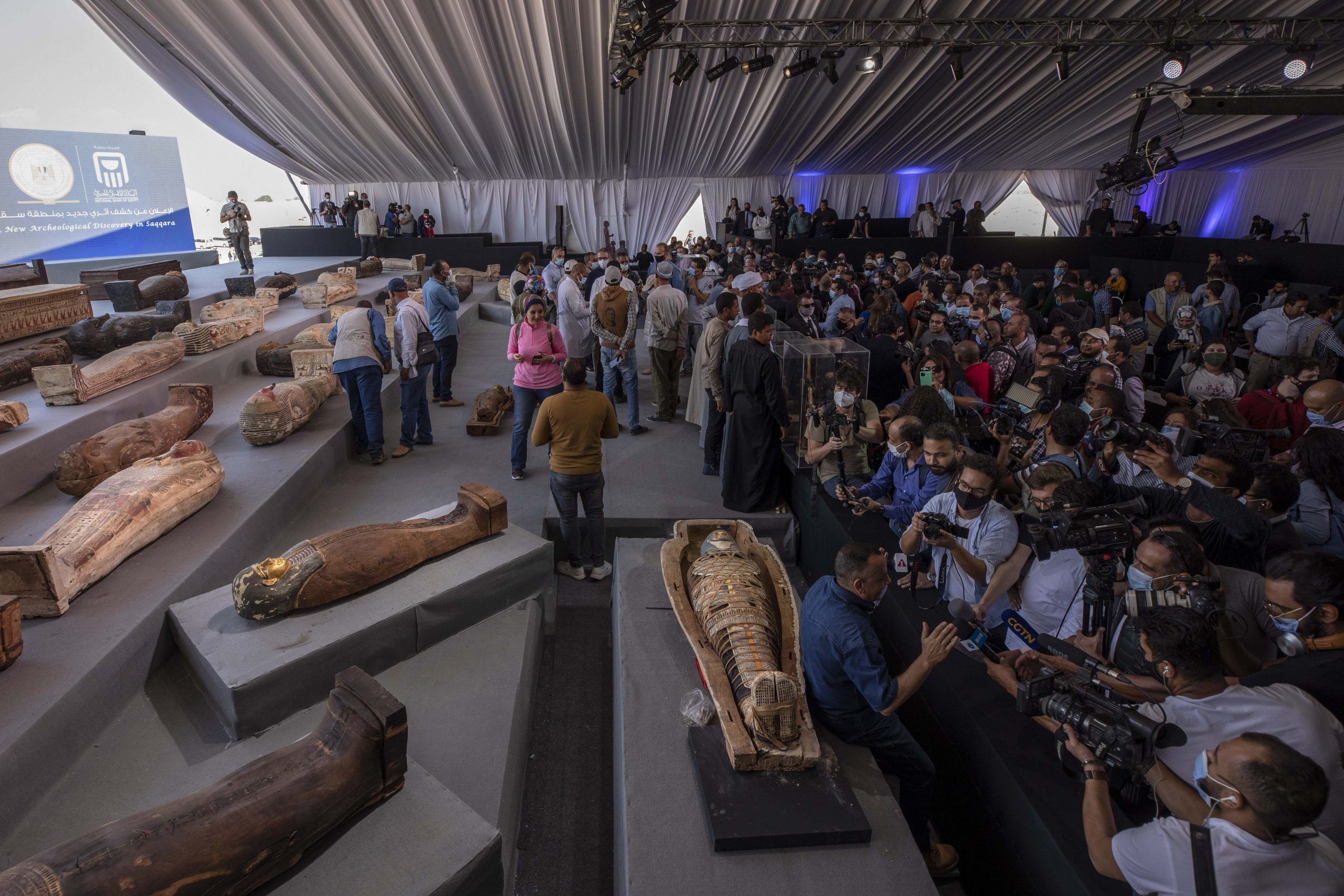 U Egiptu otkriveno 100 drevnih kovčega i 40 pozlaćenih statua (FOTO) 2