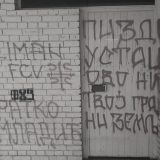 NDNV: Grafiti mržnje na zgradi urednika VOICE-a 14