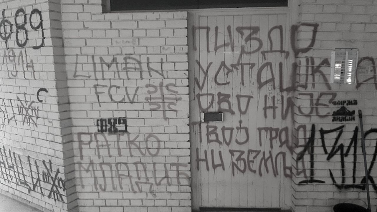 NDNV: Grafiti mržnje na zgradi urednika VOICE-a 1