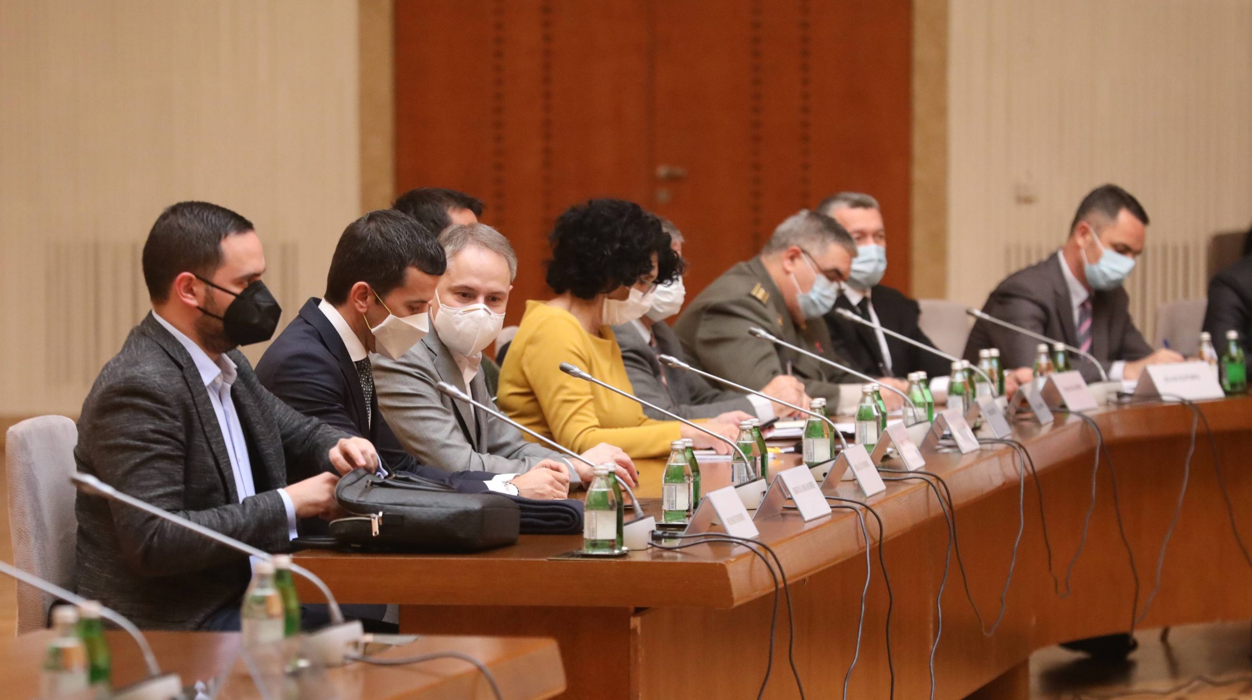 Nove mere: Stariji osnovci i srednjoškolci prelaze na onlajn nastavu, vrtići i dalje rade 1