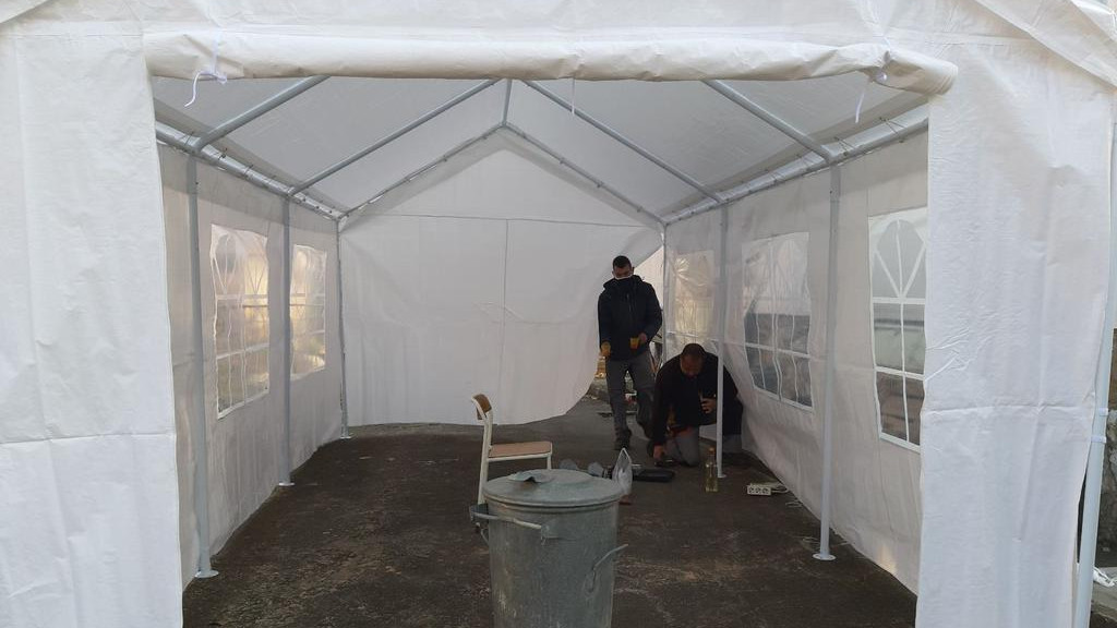 Postavljena mobilna čekaonica ispred kovid ambulante u Tijabari u Pirotu 1