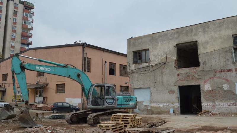 Ruši se dimnjak nekadašnjeg užičkog Froteksa (FOTO) 4 Ruši se dimnjak nekadašnjeg užičkog Froteksa (FOTO) 4