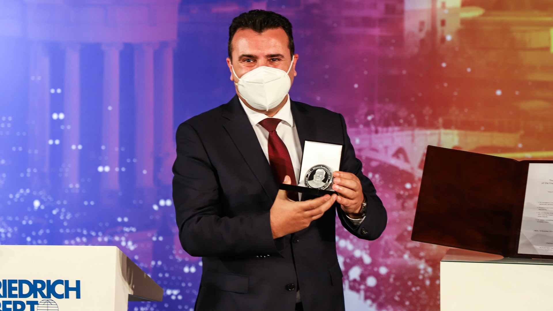 Zaevu u Berlinu uručena nagrada za ljudska prava Fondacije Fridrih Ebert 1