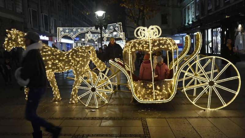 Uključena novogodišnja rasveta na 58 lokacija u Beogradu (FOTO) 1