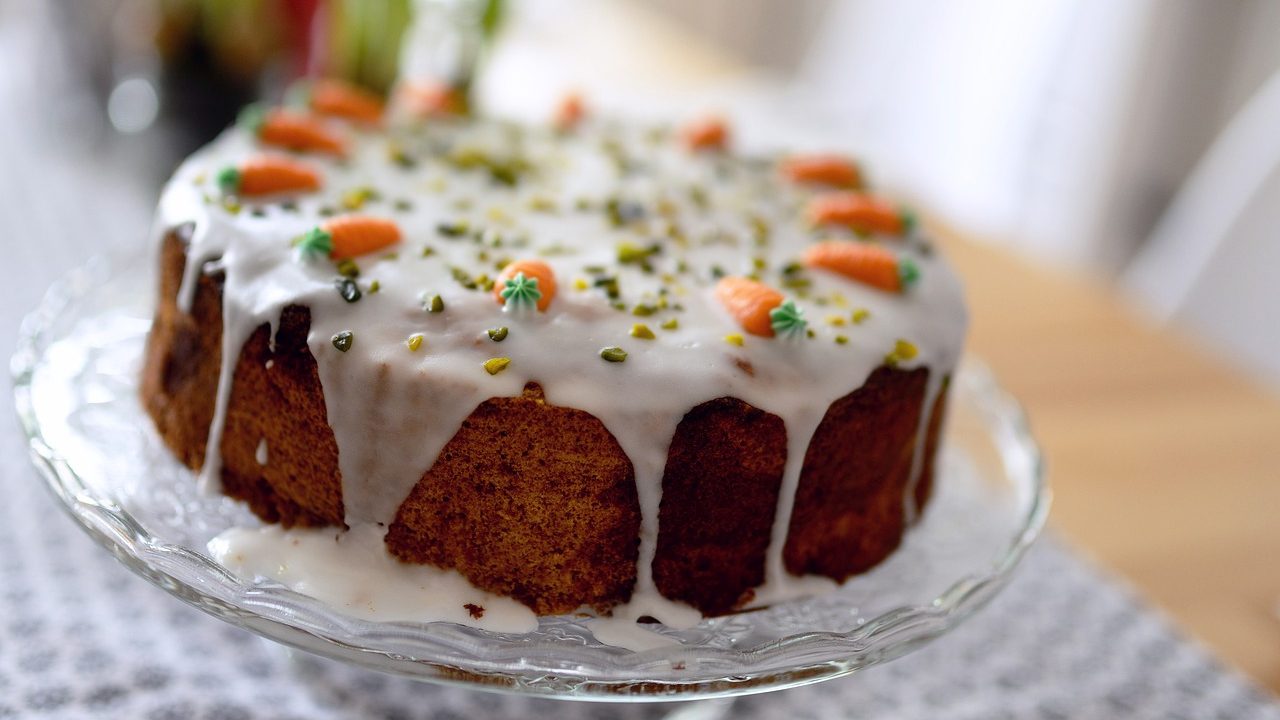 Kolač od šargarepe sa belom glazurom (recept) 1