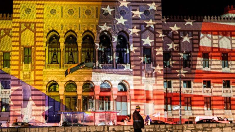 Svetla sarajevske Većnice u čast Bajdena 1