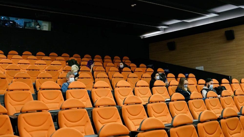 Četiri puta više gledamo filmove nego predstave: Koliko smo posećivali bioskope, pozorišta i muzeje u 2021? 1