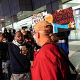 Gnevne pristalice Trampa kod centara za brojanje glasova u Mičigenu i Arizoni 15