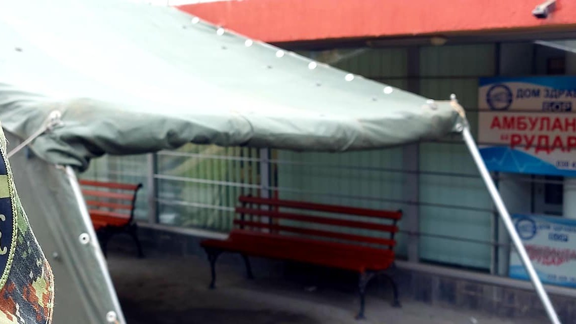 Bor: Postavljeni šatori u krugu bolnice i ispred kovid ambulante 1
