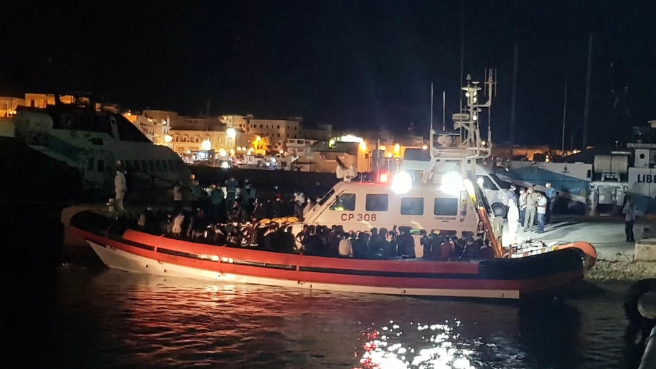 Brod Oušen Vajking za dva dana spasao 139 migranata u Sredozemlju 1