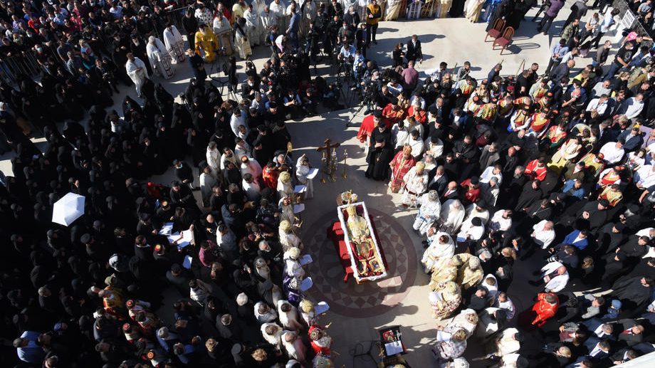 Uprkos apelu prekršene epidemiološke mere na sahrani mitropolita Amfilohija 1