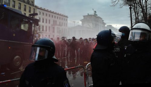 Više od 50 policajaca povređeno i uhapšeno 250 demonstranata u neredima u Berlinu 22