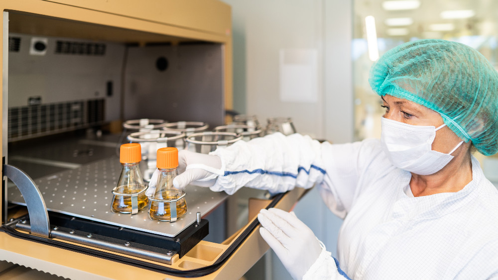 Vakcina sputnjik V može samo da se pakuje u Srbiji 1