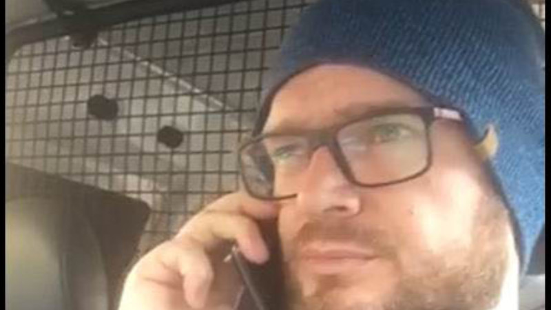 Ko je čovek iz klipa o onlajn nastavi koji je nasmejao Srbiju? (VIDEO) 1 Ko je čovek iz klipa o onlajn nastavi koji je nasmejao Srbiju? (VIDEO) 1