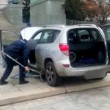 Automobil probio ogradu ispred Skupštine Srbije 2