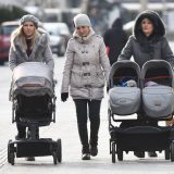 U Crnoj Gori ponovo nadoknade za žene sa troje i više dece 15