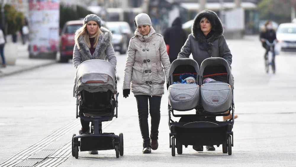 U Crnoj Gori ponovo nadoknade za žene sa troje i više dece 1