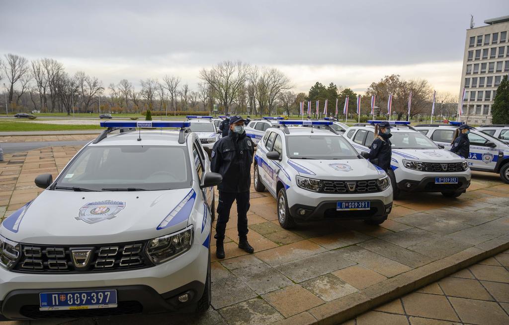 Nemačka donirala MUP-u Srbije 10 terenskih vozila i opremu vrednu 745.000 evra (FOTO) 3 Nemačka donirala MUP-u Srbije 10 terenskih vozila i opremu vrednu 745.000 evra (FOTO) 3