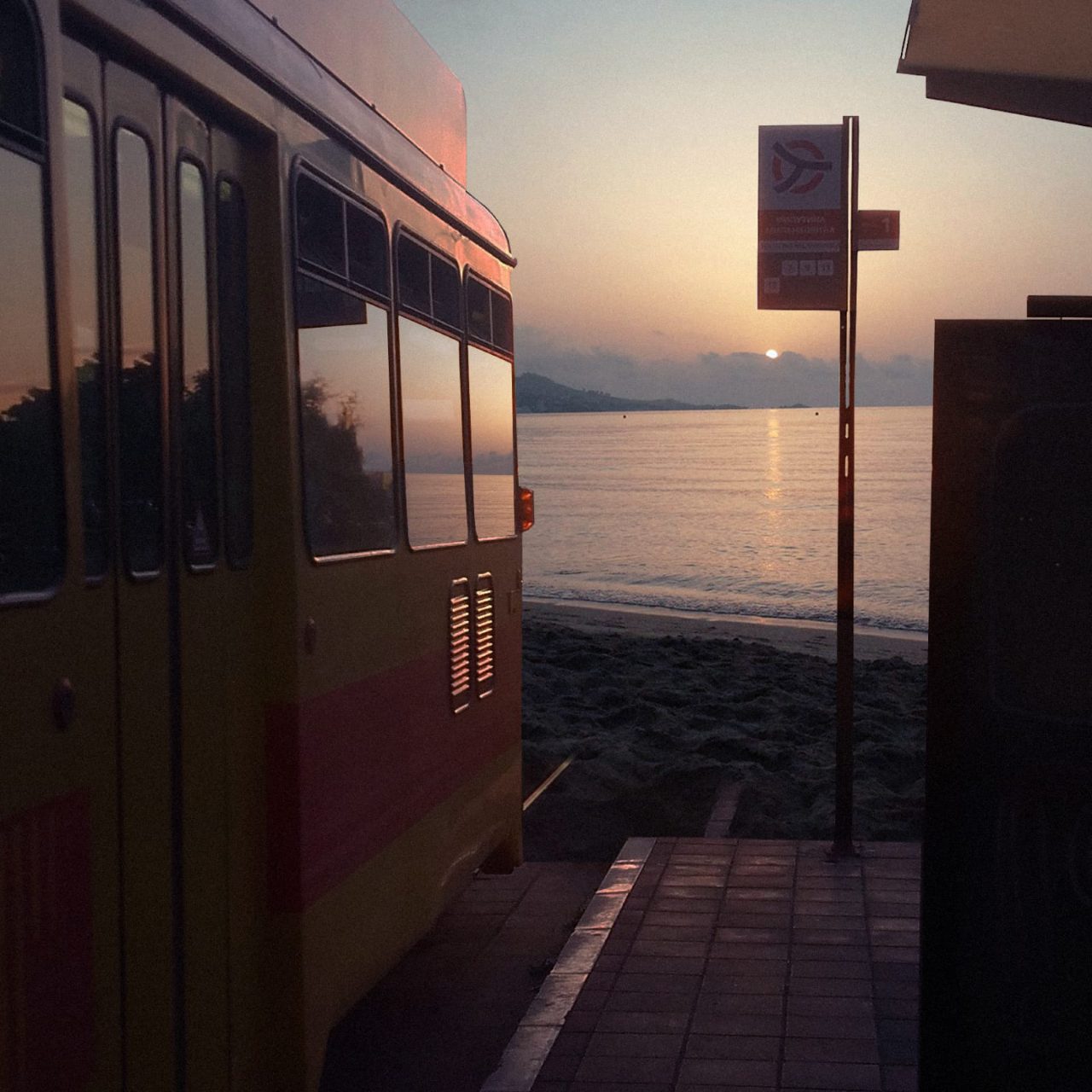 Umetnost, fotografija, Svakodnevnik: Kako su novobeogradski soliteri i tramvaji otišli na more 10 Slika