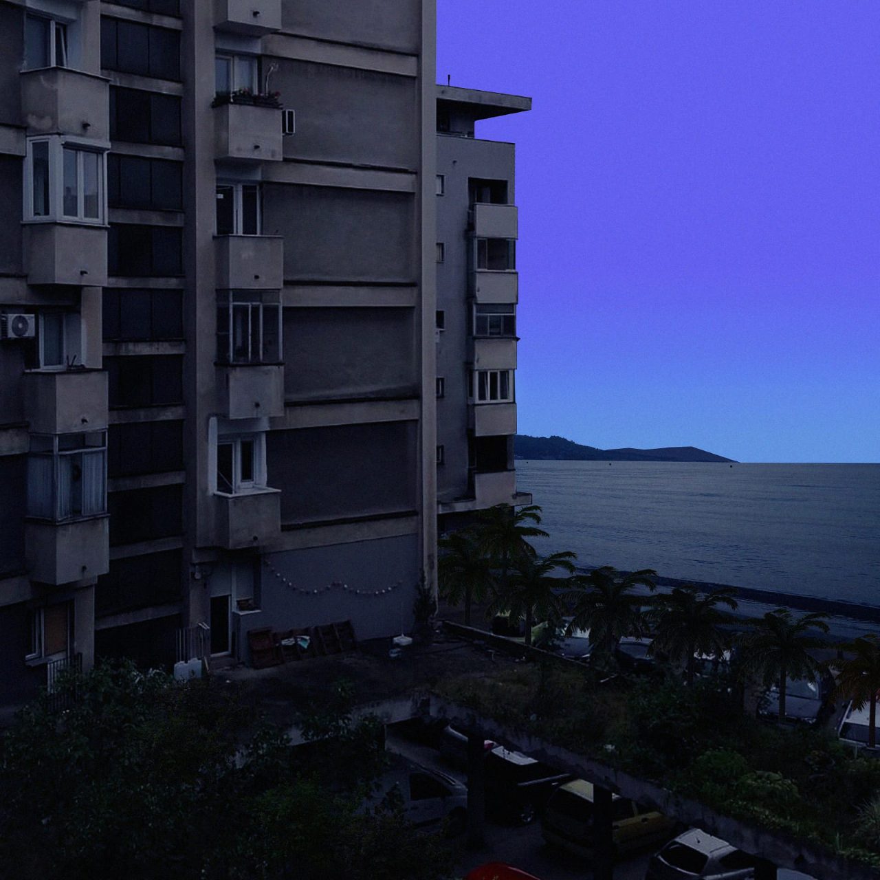 Umetnost, fotografija, Svakodnevnik: Kako su novobeogradski soliteri i tramvaji otišli na more 1 Slika