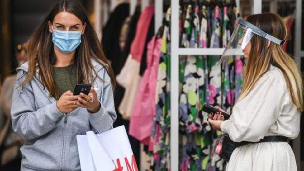 Korona virus: U Srbiji sve više opština uvodi vanrednu situaciju, preminuo bivši predsednik Francuske 3 prodavnice