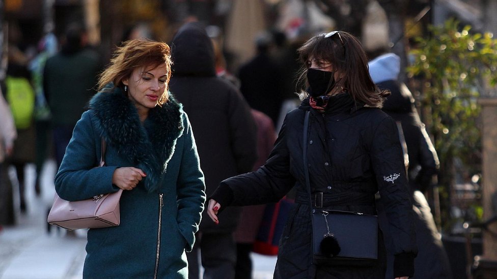 Korona virus: U Srbiji broj preminulih od početka pandemije prešao 2.000, evropske države ne odustaju od strožih mera 1 fonet korona 6 decembar