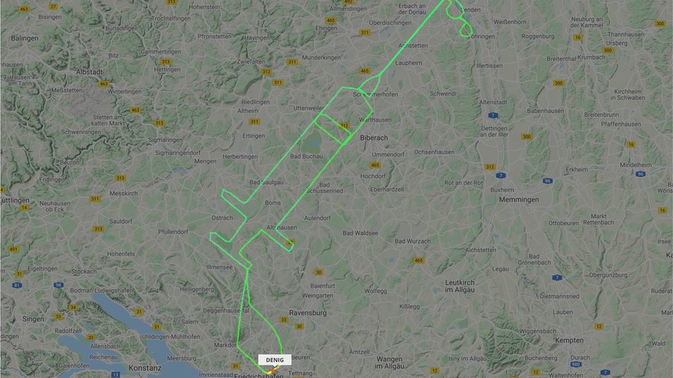Korona virus: Još 47 preminulih u Srbiji, Evropska unija započela masovnu vakcinaciju 5 A flightradar24.com handout photo received on December 27, 2020 shows the flight track for a D-ENIG plane that traced a syringe on the maps in Germany to celebrate the arrival of a COVID-19 vaccine.