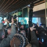 Demonstranti ušli u hodnik Sava centra, obezbeđenje ih zaustavilo (VIDEO) 6
