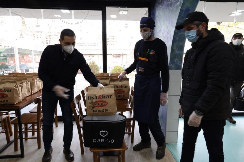 CarGo Batleri nastavljaju humanu akciju: Ovoga puta obroke dobili medicinari iz Kliničkog centra Zemun 1