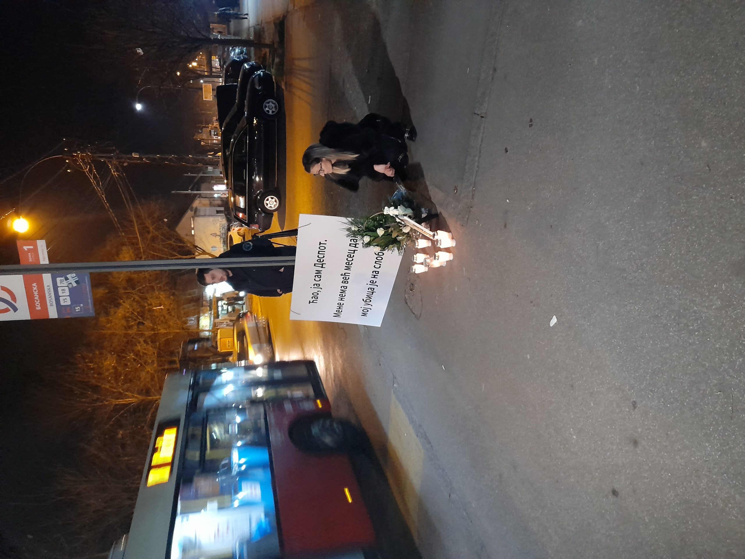 Porodica tragično preminulog dečaka zapalila sveće na mestu nesreće 1