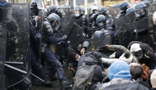 Pariska policija uhapsila desetine demonstranata protiv zakona o bezbednosti 21
