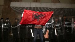 Na protestu protiv policijske brutalnosti u Tirani sukob sa policijom (FOTO, VIDEO) 5