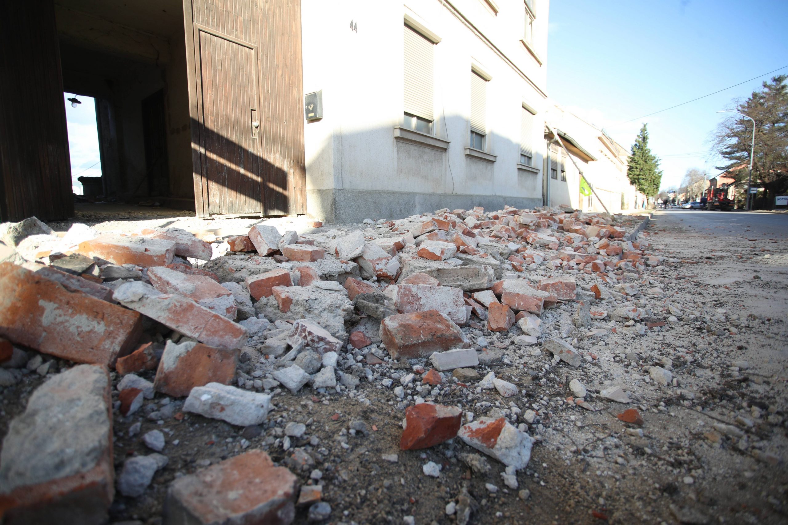 U razornom potresu u Sisačko-moslavačkoj županiji oštećeno više od 2.000 objekata 1