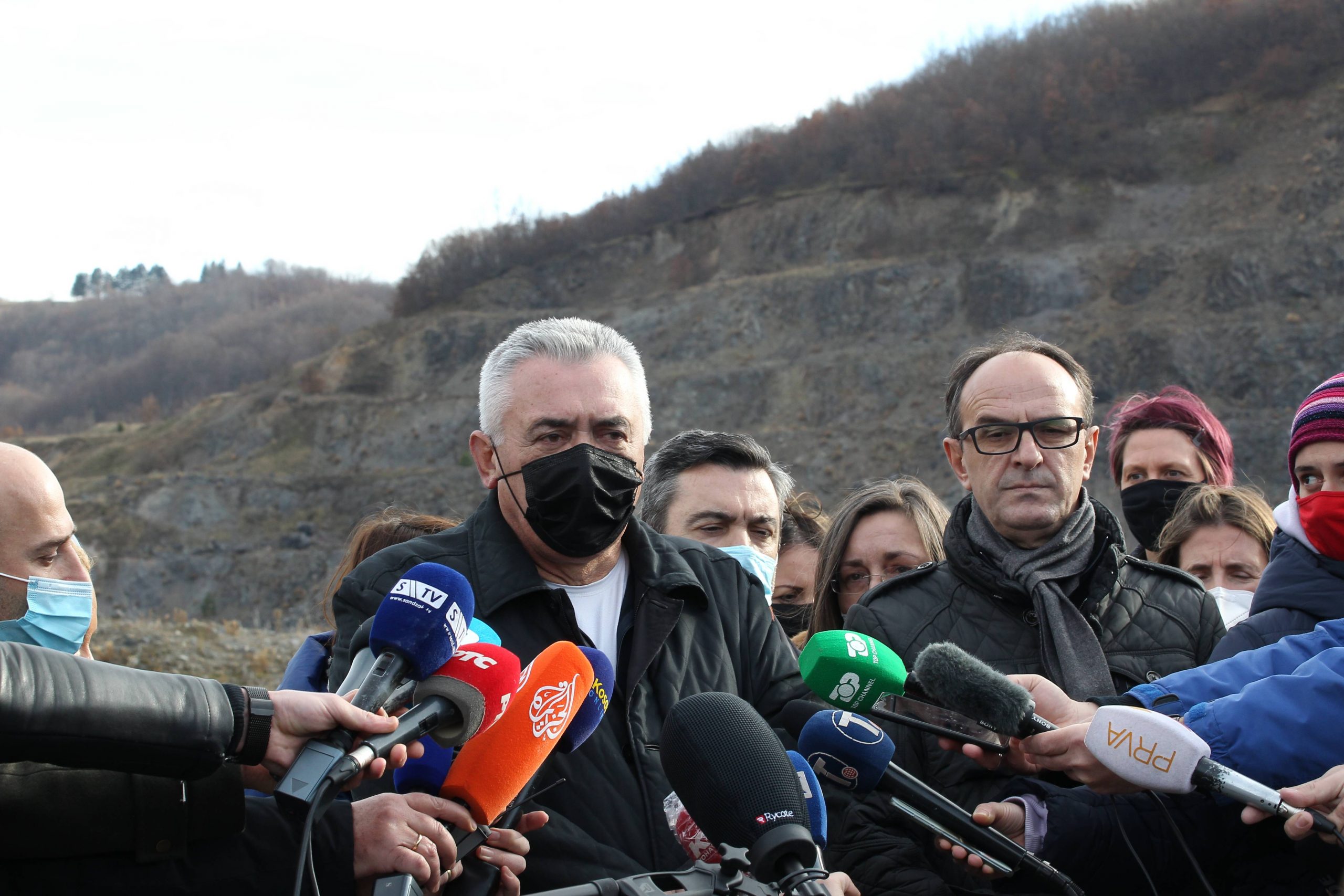 Predstavnici Prištine, Beograda i međunarodnih organizacija obišli grobnicu u Kiževaku 1