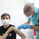 Brnabić i Kisić Tepavčević primile Fajzerove vakcine (VIDEO) 14