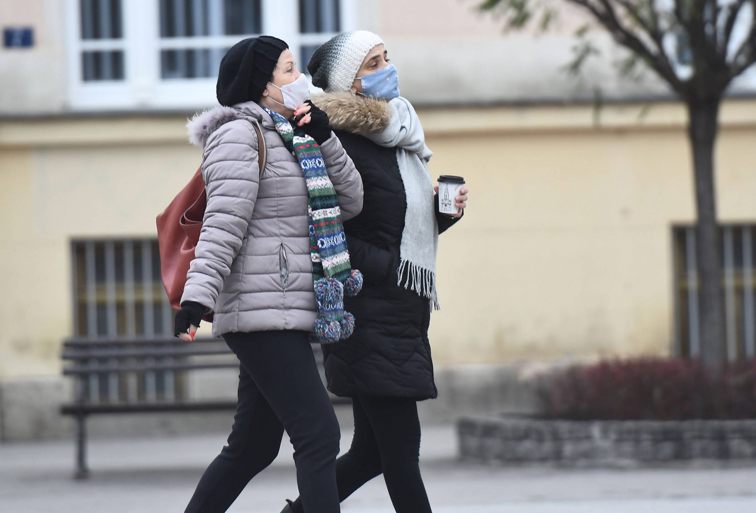 Još 4.910 novoobolelih, 51 osoba preminula, na respiratorima 349 1