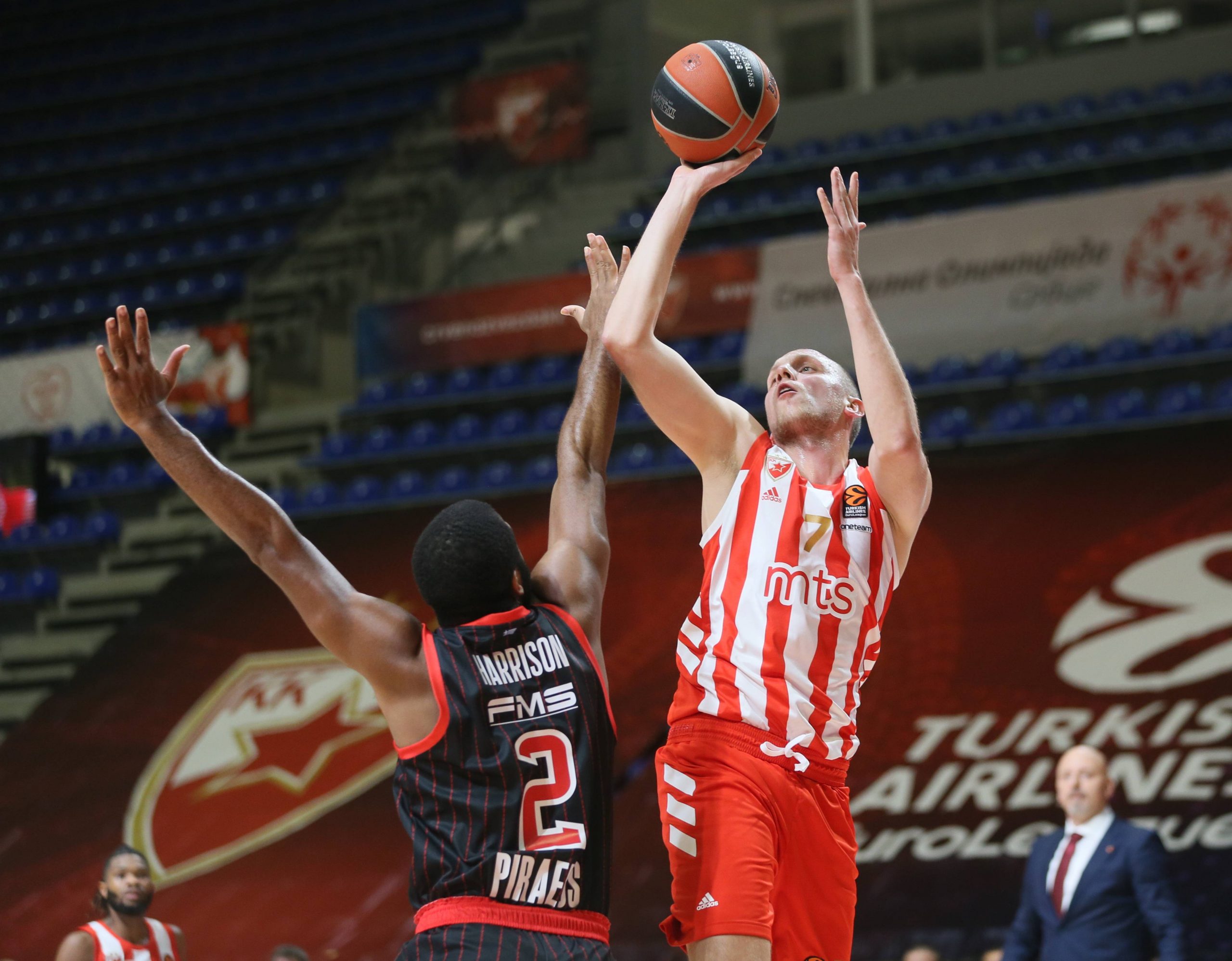 Crvena zvezda izgubila od Olimpijakosa u 13. kolu Evrolige – 79:81 1