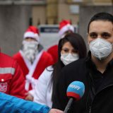 Sto CarGo Batlera u odelu Deda Mraza doniralo 1.000 obroka medicinarima 15