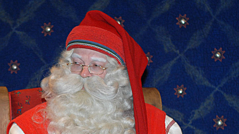 Pijani Deda Mraz se zakucao u kuću dok je nosio poklone 1