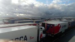 IMG_20201223_141628 Kolona sa više od 5.000 kamiona zaustavljena kod engleskog aerodroma Manston (FOTO/VIDEO) 10